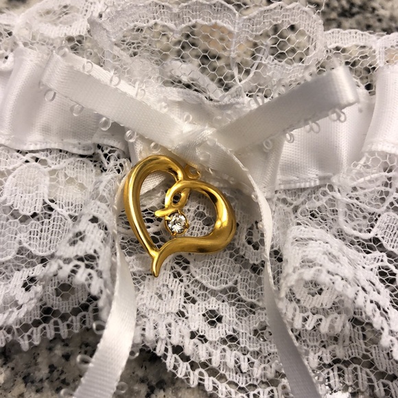 New White Garter - Picture 2 of 3